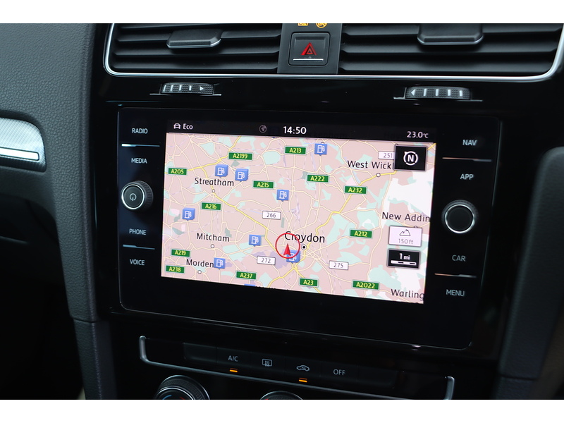 Volkswagen 1.5 TSI EVO R-LINE HATCHBACK 5DR PETROL MANUAL SATNAV BLUETOOTH DAB RADIO APPLE CARPLAY REAR CAMERA PARKING AIDS SAME OWNER FOR 5 YEARS 82000 MILES SH 72-74 Mitcham Road