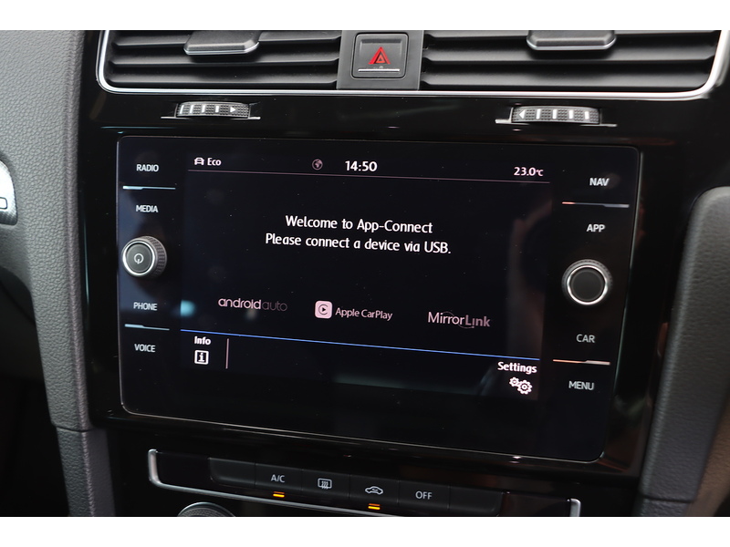 Volkswagen 1.5 TSI EVO R-LINE HATCHBACK 5DR PETROL MANUAL SATNAV BLUETOOTH DAB RADIO APPLE CARPLAY REAR CAMERA PARKING AIDS SAME OWNER FOR 5 YEARS 82000 MILES SH 72-74 Mitcham Road