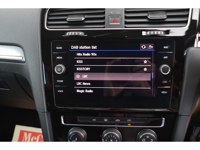 Volkswagen 1.5 TSI EVO R-LINE HATCHBACK 5DR PETROL MANUAL SATNAV BLUETOOTH DAB RADIO APPLE CARPLAY REAR CAMERA PARKING AIDS SAME OWNER FOR 5 YEARS 82000 MILES SH 72-74 Mitcham Road