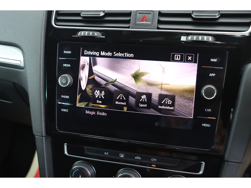 Volkswagen 1.5 TSI EVO R-LINE HATCHBACK 5DR PETROL MANUAL SATNAV BLUETOOTH DAB RADIO APPLE CARPLAY REAR CAMERA PARKING AIDS SAME OWNER FOR 5 YEARS 82000 MILES SH 72-74 Mitcham Road
