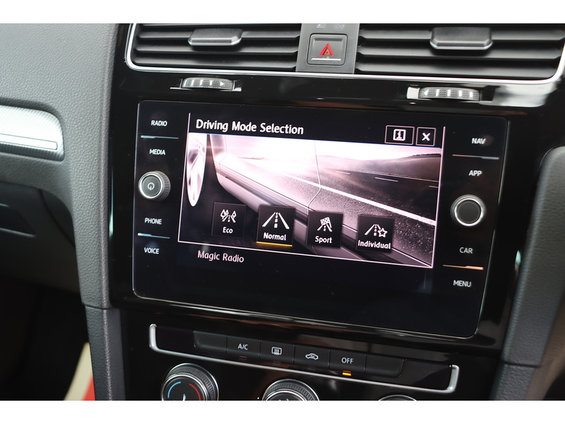 Volkswagen 1.5 TSI EVO R-LINE HATCHBACK 5DR PETROL MANUAL SATNAV BLUETOOTH DAB RADIO APPLE CARPLAY REAR CAMERA PARKING AIDS SAME OWNER FOR 5 YEARS 82000 MILES SH 72-74 Mitcham Road