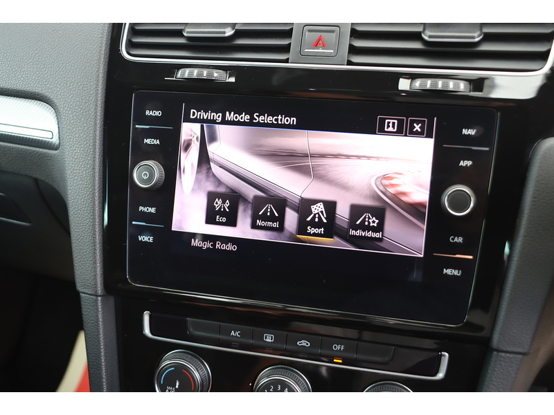 Volkswagen 1.5 TSI EVO R-LINE HATCHBACK 5DR PETROL MANUAL SATNAV BLUETOOTH DAB RADIO APPLE CARPLAY REAR CAMERA PARKING AIDS SAME OWNER FOR 5 YEARS 82000 MILES SH 72-74 Mitcham Road