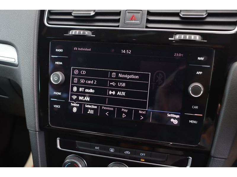 Volkswagen 1.5 TSI EVO R-LINE HATCHBACK 5DR PETROL MANUAL SATNAV BLUETOOTH DAB RADIO APPLE CARPLAY REAR CAMERA PARKING AIDS SAME OWNER FOR 5 YEARS 82000 MILES SH 72-74 Mitcham Road