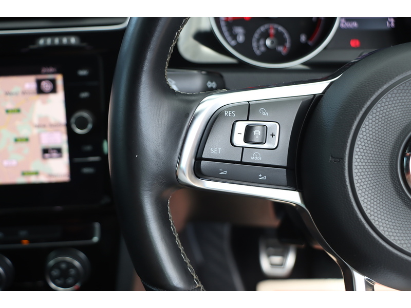 Volkswagen 1.5 TSI EVO R-LINE HATCHBACK 5DR PETROL MANUAL SATNAV BLUETOOTH DAB RADIO APPLE CARPLAY REAR CAMERA PARKING AIDS SAME OWNER FOR 5 YEARS 82000 MILES SH 72-74 Mitcham Road