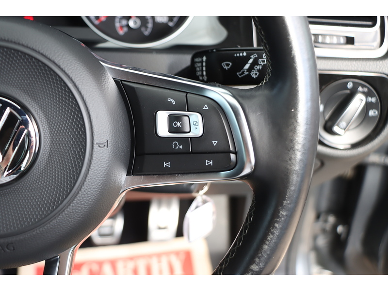 Volkswagen 1.5 TSI EVO R-LINE HATCHBACK 5DR PETROL MANUAL SATNAV BLUETOOTH DAB RADIO APPLE CARPLAY REAR CAMERA PARKING AIDS SAME OWNER FOR 5 YEARS 82000 MILES SH 72-74 Mitcham Road