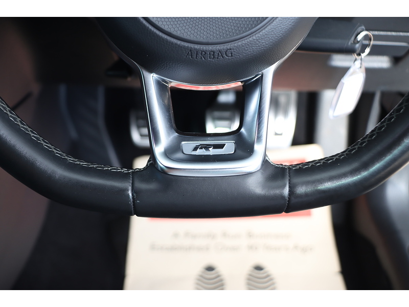 Volkswagen 1.5 TSI EVO R-LINE HATCHBACK 5DR PETROL MANUAL SATNAV BLUETOOTH DAB RADIO APPLE CARPLAY REAR CAMERA PARKING AIDS SAME OWNER FOR 5 YEARS 82000 MILES SH 72-74 Mitcham Road