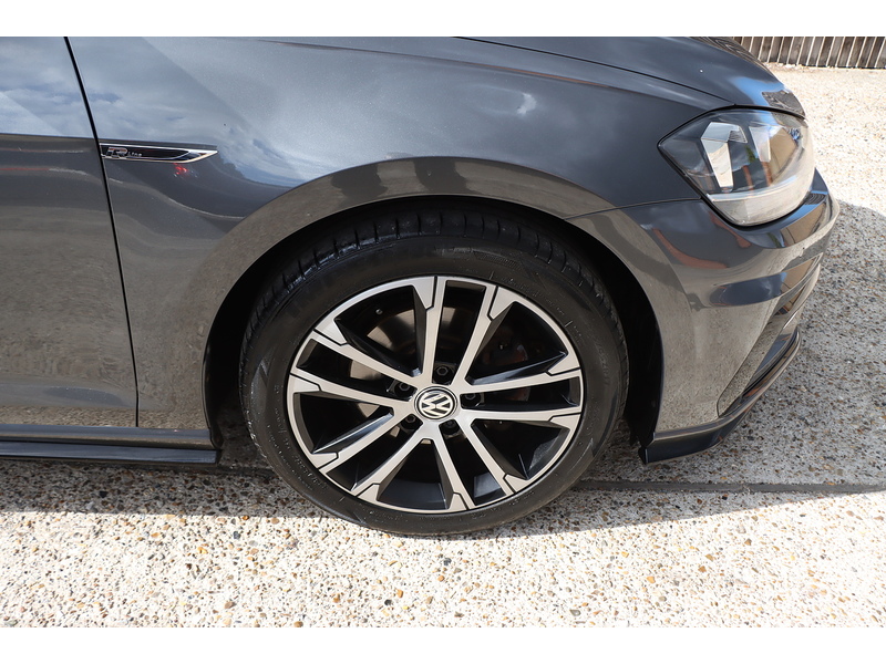 Volkswagen 1.5 TSI EVO R-LINE HATCHBACK 5DR PETROL MANUAL SATNAV BLUETOOTH DAB RADIO APPLE CARPLAY REAR CAMERA PARKING AIDS SAME OWNER FOR 5 YEARS 82000 MILES SH 72-74 Mitcham Road