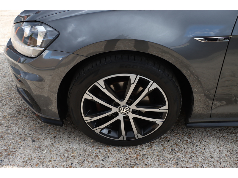 Volkswagen 1.5 TSI EVO R-LINE HATCHBACK 5DR PETROL MANUAL SATNAV BLUETOOTH DAB RADIO APPLE CARPLAY REAR CAMERA PARKING AIDS SAME OWNER FOR 5 YEARS 82000 MILES SH 72-74 Mitcham Road