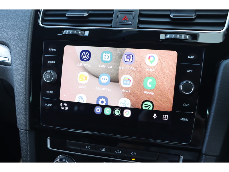 Volkswagen 1.5 TSI EVO R-LINE HATCHBACK 5DR PETROL MANUAL SATNAV BLUETOOTH DAB RADIO APPLE CARPLAY REAR CAMERA PARKING AIDS SAME OWNER FOR 5 YEARS 82000 MILES SH 72-74 Mitcham Road