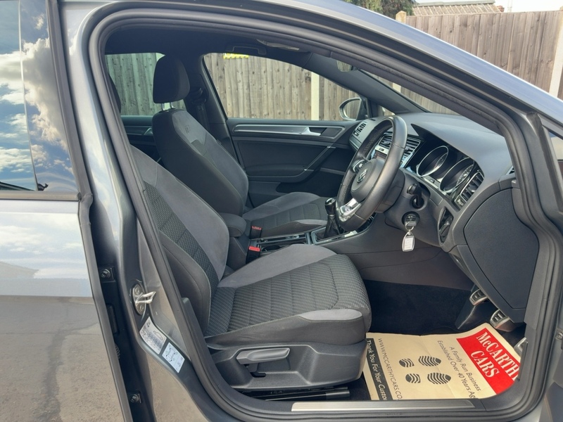 Volkswagen 1.5 TSI EVO R-LINE HATCHBACK 5DR PETROL MANUAL SATNAV BLUETOOTH DAB RADIO APPLE CARPLAY REAR CAMERA PARKING AIDS SAME OWNER FOR 5 YEARS 82000 MILES SH 72-74 Mitcham Road