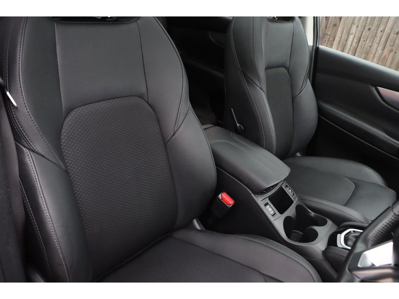 Nissan 1.3 DIG-T TEKNA SUV 5DR PETROL DCT AUTO PAN ROOF HEATED SEATS SATNAV BLUETOOTH APPLE CARPLAY REAR & 360 CAMERA JUST 1 OWNER 36000 MILES FSH 5 SERVICES 72-74 Mitcham Road