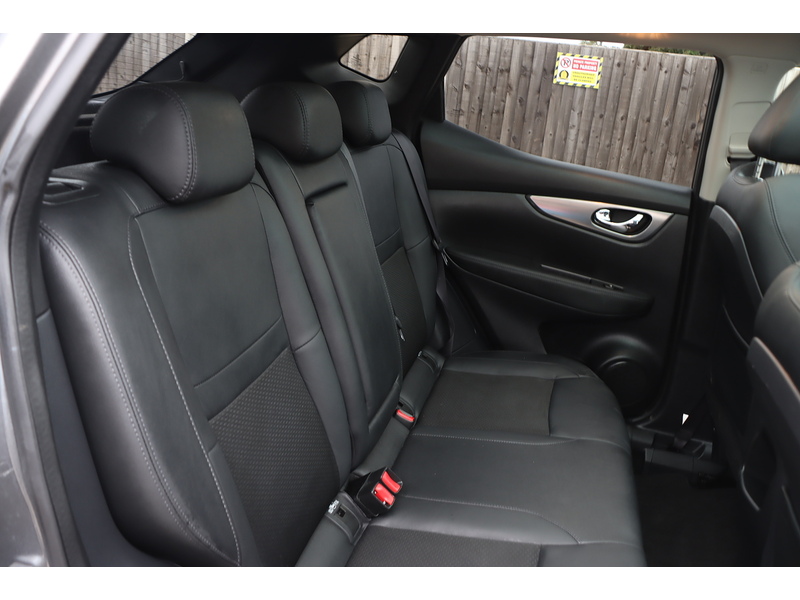 Nissan 1.3 DIG-T TEKNA SUV 5DR PETROL DCT AUTO PAN ROOF HEATED SEATS SATNAV BLUETOOTH APPLE CARPLAY REAR & 360 CAMERA JUST 1 OWNER 36000 MILES FSH 5 SERVICES 72-74 Mitcham Road