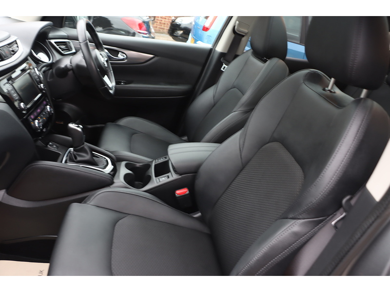 Nissan 1.3 DIG-T TEKNA SUV 5DR PETROL DCT AUTO PAN ROOF HEATED SEATS SATNAV BLUETOOTH APPLE CARPLAY REAR & 360 CAMERA JUST 1 OWNER 36000 MILES FSH 5 SERVICES 72-74 Mitcham Road