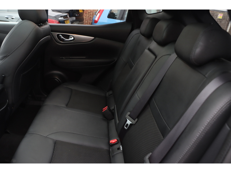Nissan 1.3 DIG-T TEKNA SUV 5DR PETROL DCT AUTO PAN ROOF HEATED SEATS SATNAV BLUETOOTH APPLE CARPLAY REAR & 360 CAMERA JUST 1 OWNER 36000 MILES FSH 5 SERVICES 72-74 Mitcham Road