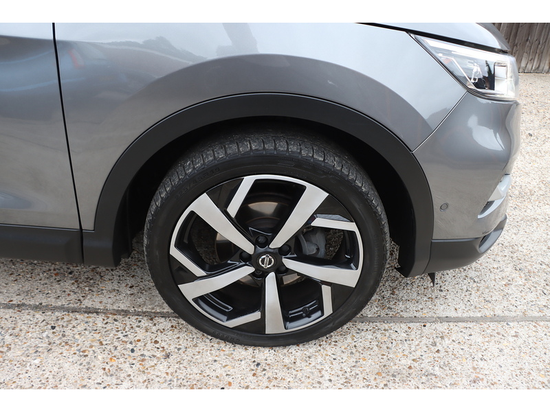 Nissan 1.3 DIG-T TEKNA SUV 5DR PETROL DCT AUTO PAN ROOF HEATED SEATS SATNAV BLUETOOTH APPLE CARPLAY REAR & 360 CAMERA JUST 1 OWNER 36000 MILES FSH 5 SERVICES 72-74 Mitcham Road