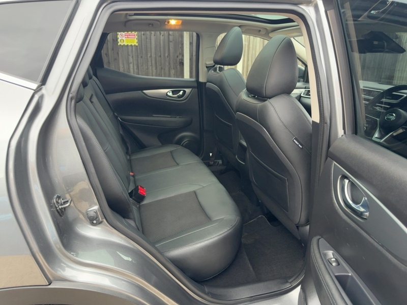 Nissan 1.3 DIG-T TEKNA SUV 5DR PETROL DCT AUTO PAN ROOF HEATED SEATS SATNAV BLUETOOTH APPLE CARPLAY REAR & 360 CAMERA JUST 1 OWNER 36000 MILES FSH 5 SERVICES 72-74 Mitcham Road
