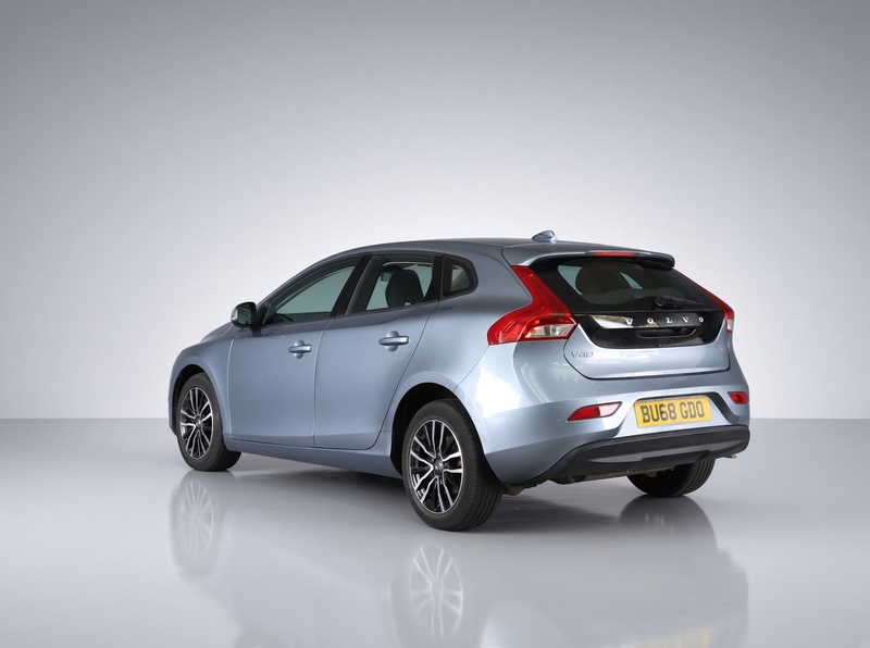 Volvo 2.0 T2 GPF Momentum Nav Plus Hatchback 5dr Petrol Manual Euro 6 (s/s) (122 ps) SAT NAV REAR CAM ONLY 51000 MILES FSH 72-74 Mitcham Road