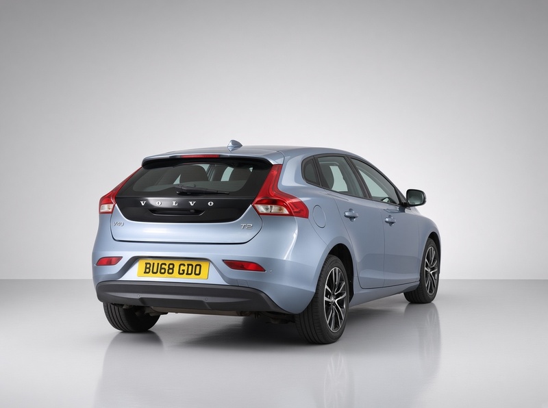 Volvo 2.0 T2 GPF Momentum Nav Plus Hatchback 5dr Petrol Manual Euro 6 (s/s) (122 ps) SAT NAV REAR CAM ONLY 51000 MILES FSH 72-74 Mitcham Road