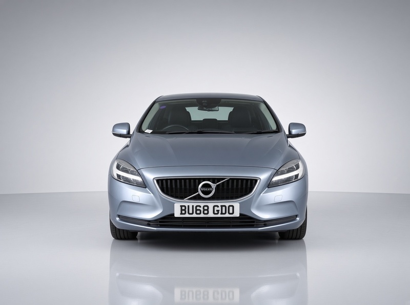 Volvo 2.0 T2 GPF Momentum Nav Plus Hatchback 5dr Petrol Manual Euro 6 (s/s) (122 ps) SAT NAV REAR CAM ONLY 51000 MILES FSH 72-74 Mitcham Road