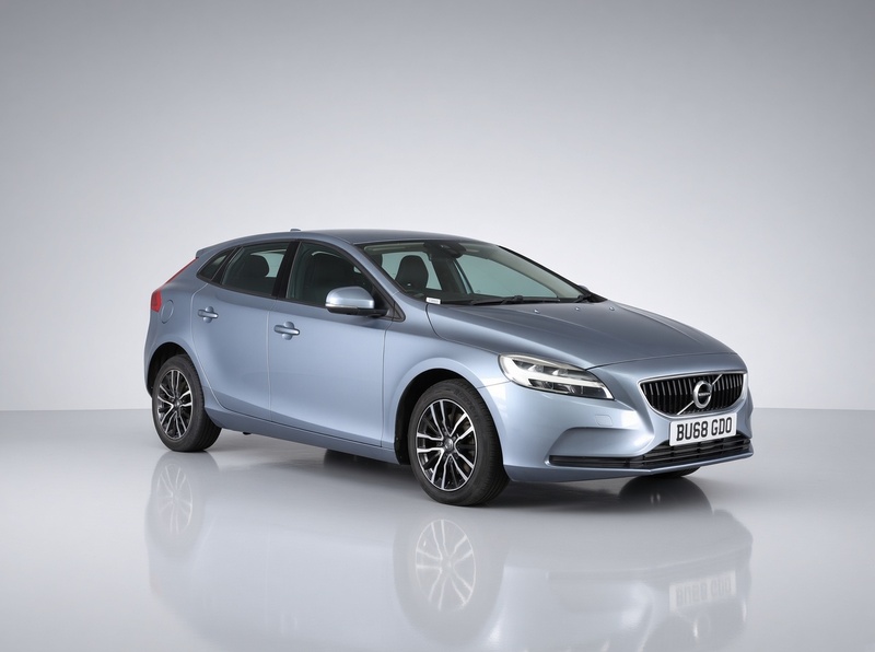 Volvo 2.0 T2 GPF Momentum Nav Plus Hatchback 5dr Petrol Manual Euro 6 (s/s) (122 ps) SAT NAV REAR CAM ONLY 51000 MILES FSH 72-74 Mitcham Road