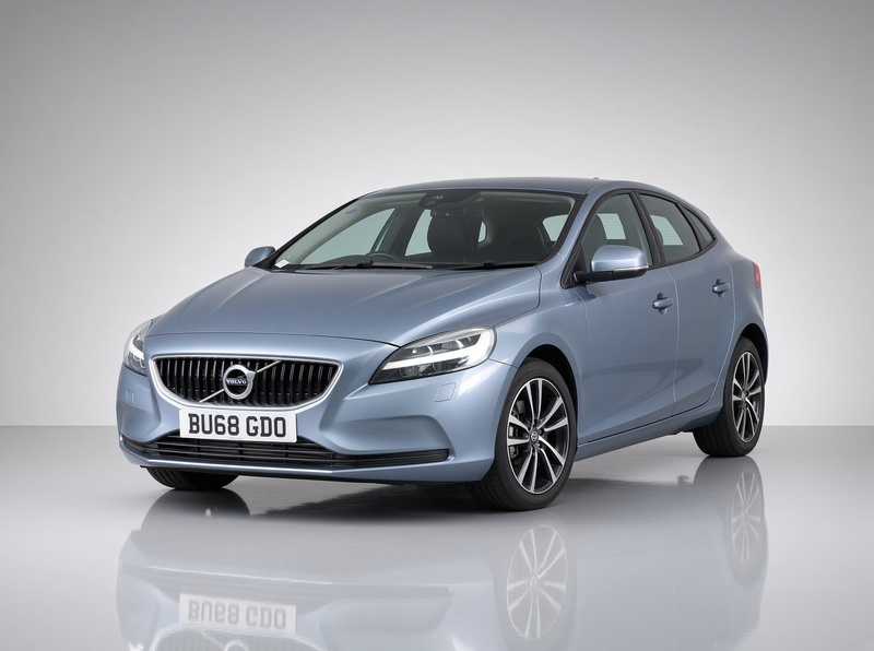 Volvo 2.0 T2 GPF Momentum Nav Plus Hatchback 5dr Petrol Manual Euro 6 (s/s) (122 ps) SAT NAV REAR CAM ONLY 51000 MILES FSH 72-74 Mitcham Road