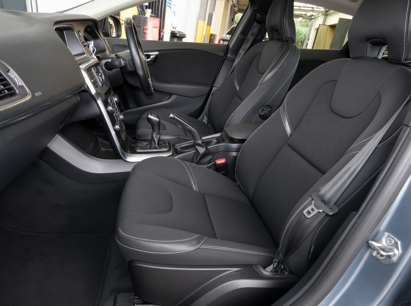 Volvo 2.0 T2 GPF Momentum Nav Plus Hatchback 5dr Petrol Manual Euro 6 (s/s) (122 ps) SAT NAV REAR CAM ONLY 51000 MILES FSH 72-74 Mitcham Road