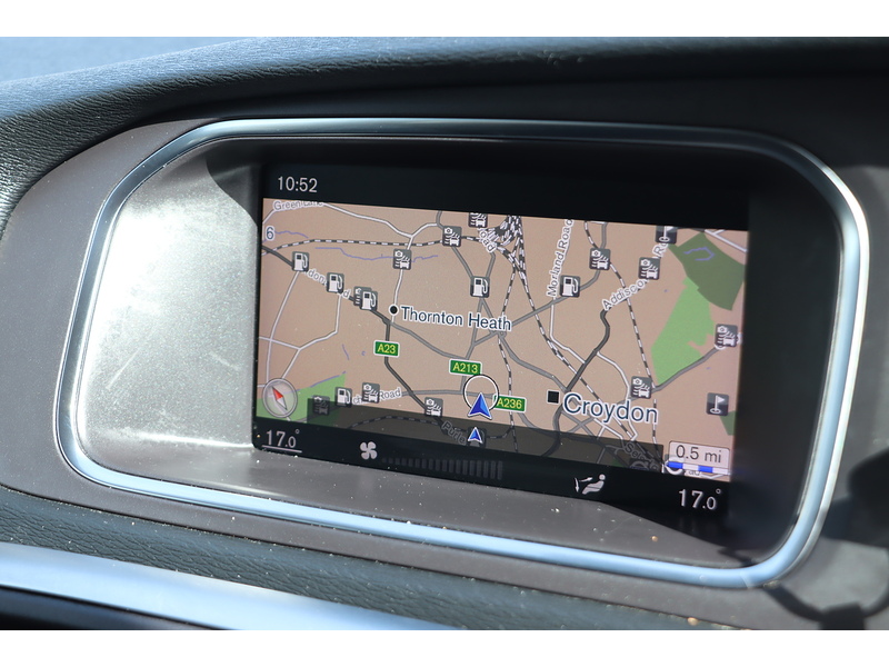 Volvo 2.0 T2 GPF MOMENTUM NAV PLUS HATCHBACK 5DR PETROL MANUAL SAT NAV BLUETOOTH DAB STEREO REAR CAMERA PARKING AIDS SAME OWNER FOR 3 YEARS 51000 MILES FSH 72-74 Mitcham Road