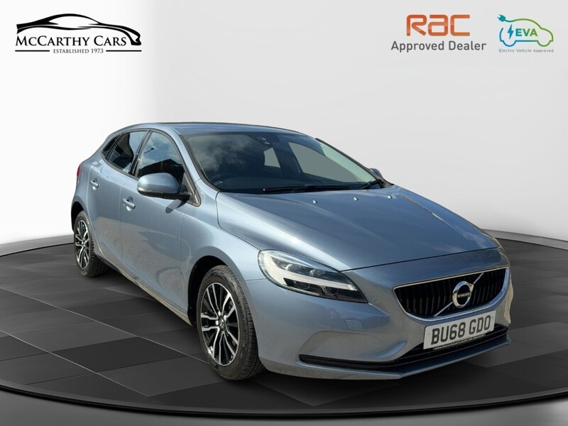 Volvo 2.0 T2 GPF MOMENTUM NAV PLUS HATCHBACK 5DR PETROL MANUAL SAT NAV BLUETOOTH DAB STEREO REAR CAMERA PARKING AIDS SAME OWNER FOR 3 YEARS 51000 MILES FSH 72-74 Mitcham Road