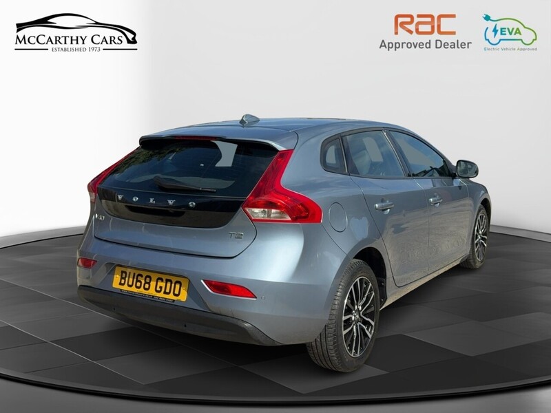 Volvo 2.0 T2 GPF MOMENTUM NAV PLUS HATCHBACK 5DR PETROL MANUAL SAT NAV BLUETOOTH DAB STEREO REAR CAMERA PARKING AIDS SAME OWNER FOR 3 YEARS 51000 MILES FSH 72-74 Mitcham Road