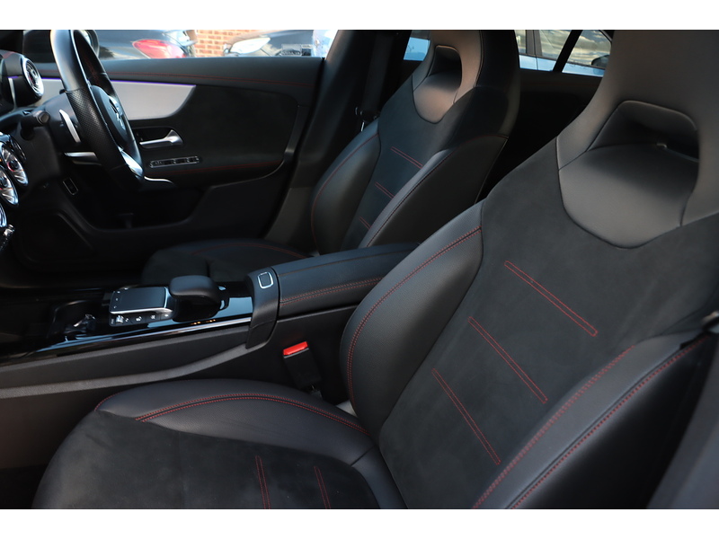 Mercedes-Benz CLA180H 1.3 MHEV AMG LINE (PREMIUM) COUPE 4DR PETROL HYBRID 7G-DCT AUTO HEATED SEATS SATNAV BLUTOOTH APPLE CARPLAY REAR CAMERA 2 OWNERS 66000 MILES SH 72-74 Mitcham Road