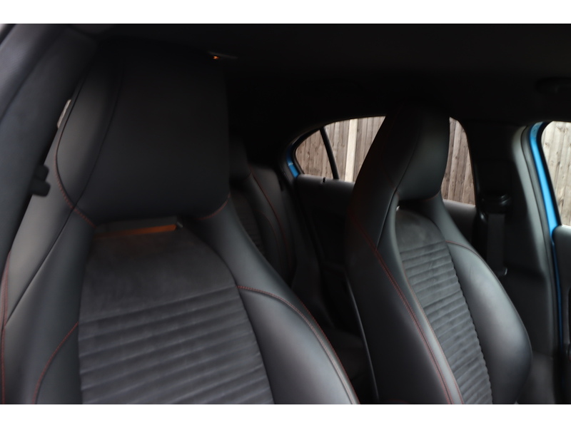 Mercedes-Benz A250 BLUEEFFICIENCY AMG SPORT HATCHBACK 5DR PETROL 7G-DCT AUTO SAT NAV BLUETOOTH STEREO CD PLAYER PARKING AIDS ONLY 90000 MILES SH NO ULEZ CHARGE 72-74 Mitcham Road