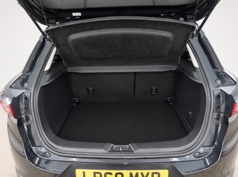 Mazda 2.0 SKYACTIV-G SPORT NAV+ SUV 5DR PETROL AUTO EURO 6 (S/S) (121 PS) 5 DOOR AUTO SAT NAV REAR CAM JUST 2 OWNER FROM NEW ONLY 36000 MILES FSH 7 SERVICES 72-74 Mitcham Road