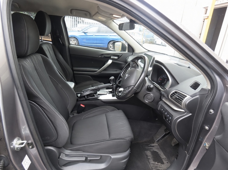 Mitsubishi 1.5T 3 SUV 5DR PETROL MANUAL HEATED SEATS SAT NAV BLUETOOTH DAB STEREO APPLE CARPLAY REAR CAMERA PARKING AIDS 2 OWNERS 60000 MILES SH NO ULEZ CHARGE 72-74 Mitcham Road