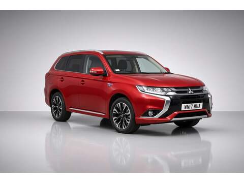 Mitsubishi 2.0H 12KWH 4H SUV 5DR PETROL PLUG-IN HYBRID 4WD AUTO SUNROOF HEATED SEATS SAT NAV BLUETOOTH REAR CAM PARKING AIDS 2 OWNERS 73000 MILES FSH 8 SERVICES