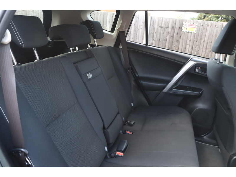 Toyota 2.5 VVT-h Business Edition Plus SUV 5dr Petrol Hybrid CVT Euro 6 (s/s) (Safety Sense, Nav) (197 ps) 72-74 Mitcham Road
