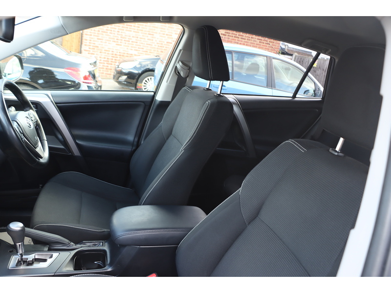 Toyota 2.5 VVT-h Business Edition Plus SUV 5dr Petrol Hybrid CVT Euro 6 (s/s) (Safety Sense, Nav) (197 ps) 72-74 Mitcham Road