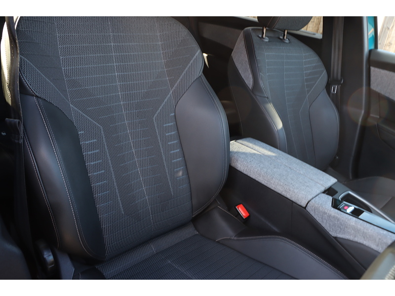 Peugeot 1.2 ALLURE SUV 5DR PETROL HYBRID E-DSC6 AUTO 7 SEATER SAT NAV BLUETOOTH DAB STEREO APPLE CARPLAY REAR CAMERA PARKING AIDS 1 OWNER ONLY 24000 MILES FSH 72-74 Mitcham Road