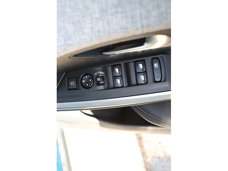 Peugeot 1.2 ALLURE SUV 5DR PETROL HYBRID E-DSC6 AUTO 7 SEATER SAT NAV BLUETOOTH DAB STEREO APPLE CARPLAY REAR CAMERA PARKING AIDS 1 OWNER ONLY 24000 MILES FSH 72-74 Mitcham Road