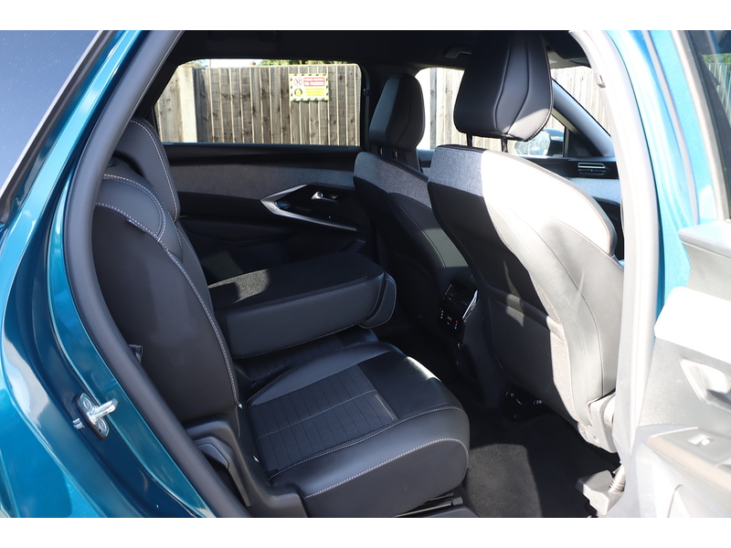 Peugeot 1.2 ALLURE SUV 5DR PETROL HYBRID E-DSC6 AUTO 7 SEATER SAT NAV BLUETOOTH DAB STEREO APPLE CARPLAY REAR CAMERA PARKING AIDS 1 OWNER ONLY 24000 MILES FSH 72-74 Mitcham Road