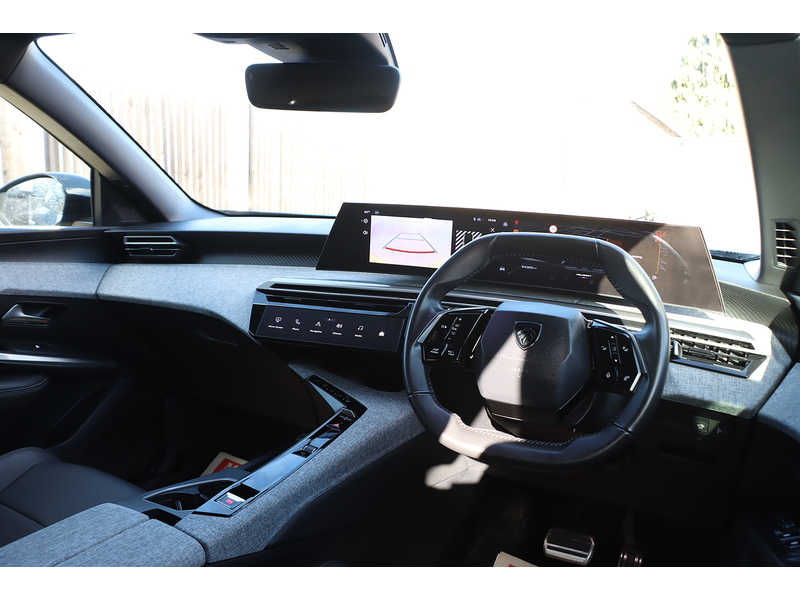 Peugeot 1.2 ALLURE SUV 5DR PETROL HYBRID E-DSC6 AUTO 7 SEATER SAT NAV BLUETOOTH DAB STEREO APPLE CARPLAY REAR CAMERA PARKING AIDS 1 OWNER ONLY 24000 MILES FSH 72-74 Mitcham Road