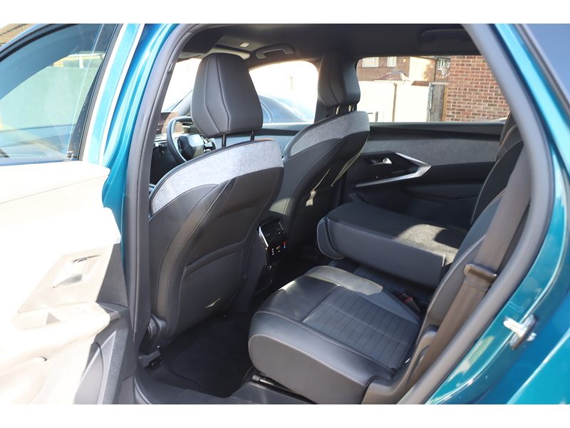 Peugeot 1.2 ALLURE SUV 5DR PETROL HYBRID E-DSC6 AUTO 7 SEATER SAT NAV BLUETOOTH DAB STEREO APPLE CARPLAY REAR CAMERA PARKING AIDS 1 OWNER ONLY 24000 MILES FSH 72-74 Mitcham Road