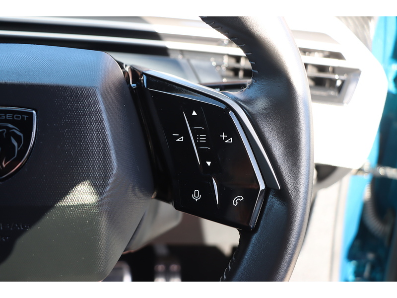 Peugeot 1.2 ALLURE SUV 5DR PETROL HYBRID E-DSC6 AUTO 7 SEATER SAT NAV BLUETOOTH DAB STEREO APPLE CARPLAY REAR CAMERA PARKING AIDS 1 OWNER ONLY 24000 MILES FSH 72-74 Mitcham Road