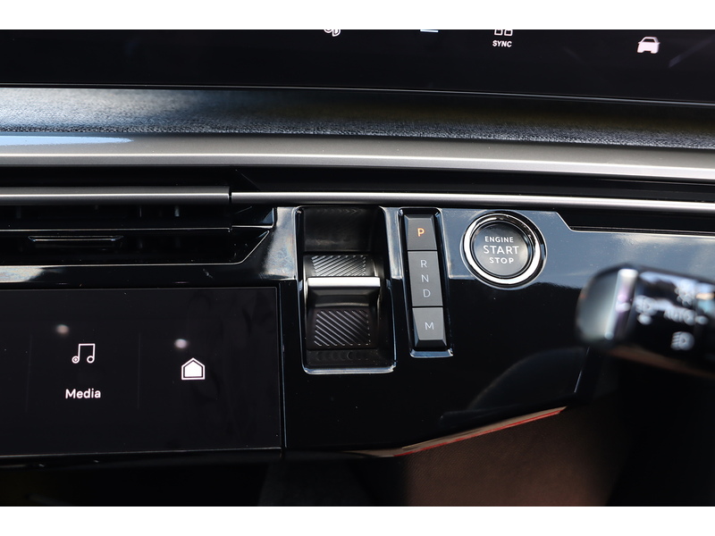Peugeot 1.2 ALLURE SUV 5DR PETROL HYBRID E-DSC6 AUTO 7 SEATER SAT NAV BLUETOOTH DAB STEREO APPLE CARPLAY REAR CAMERA PARKING AIDS 1 OWNER ONLY 24000 MILES FSH 72-74 Mitcham Road