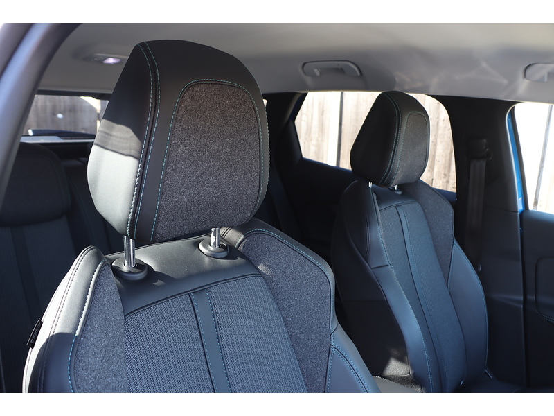 Peugeot 1.6 13.2KWH ALLURE PREMIUM SUV 5DR PETROL PLUG-IN HYBRID E-EAT EURO 6 (S/S) (225 PS) SAT NAV APPLE CARPLAY ANDROID AUTO REAR CAM PARKING AIDS DAB 72-74 Mitcham Road