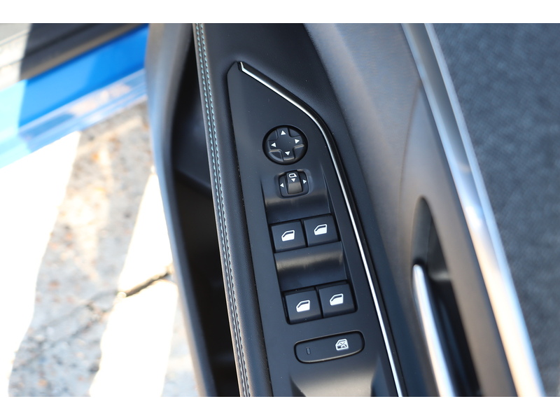 Peugeot 1.6 13.2KWH ALLURE PREMIUM SUV 5DR PETROL PLUG-IN HYBRID E-EAT EURO 6 (S/S) (225 PS) SAT NAV APPLE CARPLAY ANDROID AUTO REAR CAM PARKING AIDS DAB 72-74 Mitcham Road
