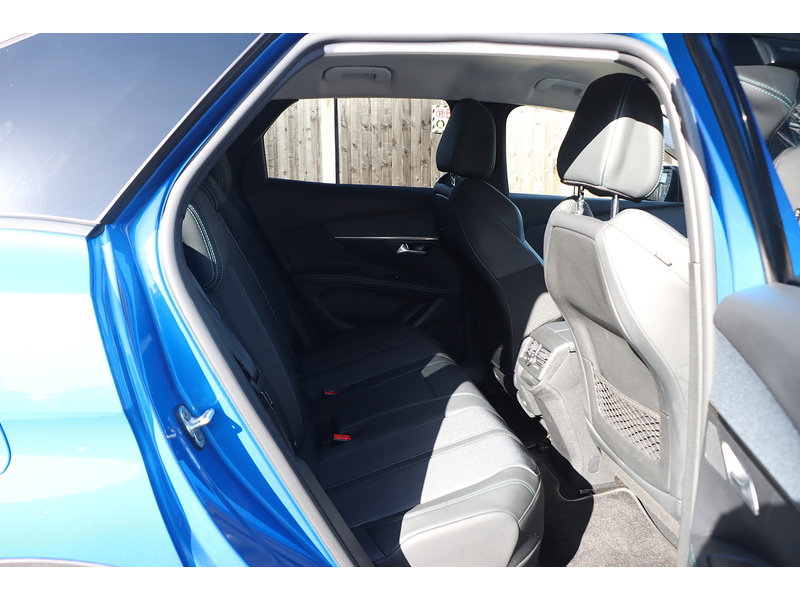 Peugeot 1.6 13.2KWH ALLURE PREMIUM SUV 5DR PETROL PLUG-IN HYBRID E-EAT EURO 6 (S/S) (225 PS) SAT NAV APPLE CARPLAY ANDROID AUTO REAR CAM PARKING AIDS DAB 72-74 Mitcham Road