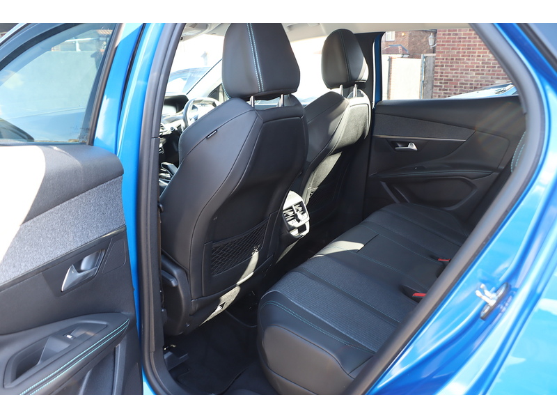 Peugeot 1.6 13.2KWH ALLURE PREMIUM SUV 5DR PETROL PLUG-IN HYBRID E-EAT EURO 6 (S/S) (225 PS) SAT NAV APPLE CARPLAY ANDROID AUTO REAR CAM PARKING AIDS DAB 72-74 Mitcham Road