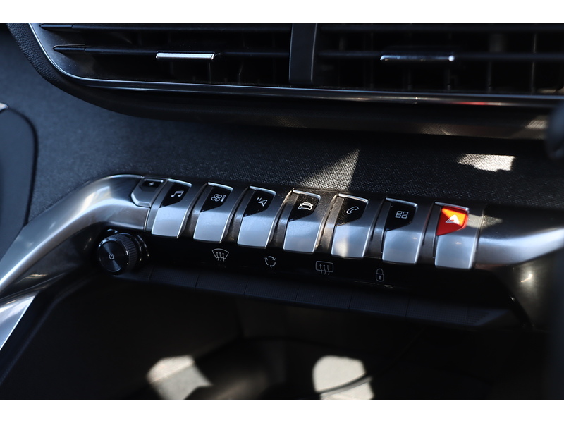 Peugeot 1.6 13.2KWH ALLURE PREMIUM SUV 5DR PETROL PLUG-IN HYBRID E-EAT EURO 6 (S/S) (225 PS) SAT NAV APPLE CARPLAY ANDROID AUTO REAR CAM PARKING AIDS DAB 72-74 Mitcham Road
