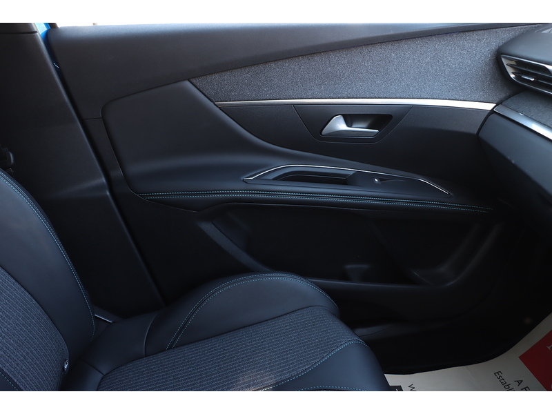 Peugeot 1.6 13.2KWH ALLURE PREMIUM SUV 5DR PETROL PLUG-IN HYBRID E-EAT EURO 6 (S/S) (225 PS) SAT NAV APPLE CARPLAY ANDROID AUTO REAR CAM PARKING AIDS DAB 72-74 Mitcham Road
