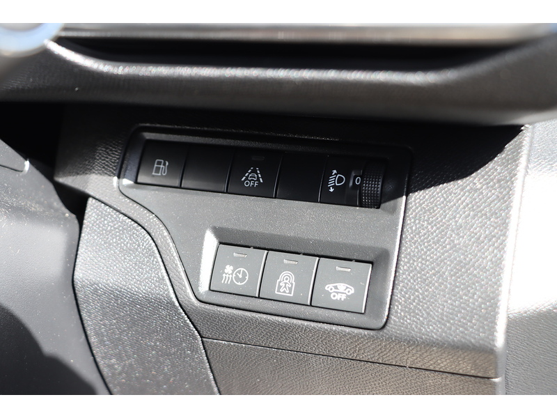 Peugeot 1.6 13.2KWH ALLURE PREMIUM SUV 5DR PETROL PLUG-IN HYBRID E-EAT EURO 6 (S/S) (225 PS) SAT NAV APPLE CARPLAY ANDROID AUTO REAR CAM PARKING AIDS DAB 72-74 Mitcham Road